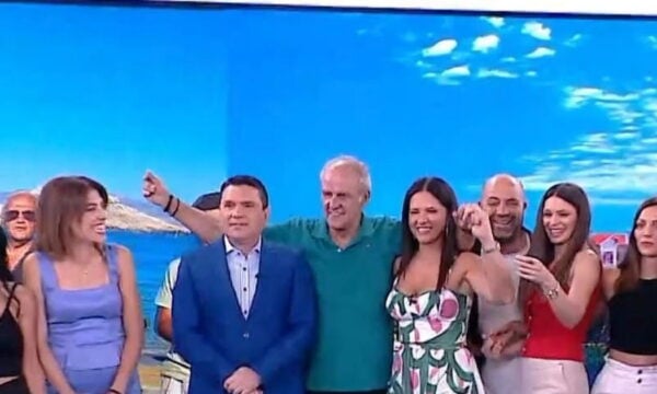 Οριστικό τέλος για το «MEGA Σαββατοκύριακο»: Πώς αποχαιρέτησαν Ντίνος Σιωμόπουλος και Στέλλα Γκαντώνα