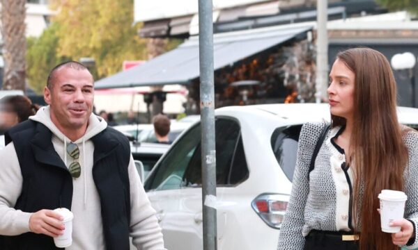 Μιχάλης Ζαμπίδης: «Θέλω να σας δείξω μια τρυφερή οικογενειακή στιγμή» – Βίντεο με τις κόρες του