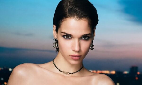 Midnight blue eyeliner: Αινιγματικό βλέμμα με μία κίνηση