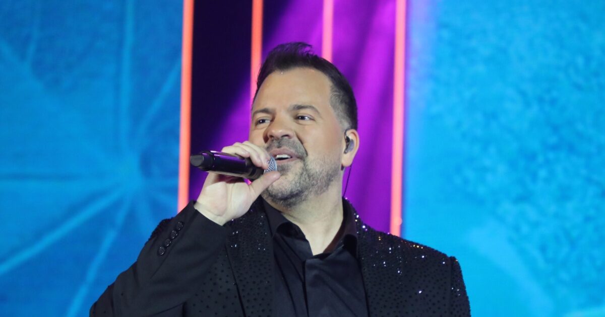 Νίκος Απέργης: Το πιο ζωντανό «Γλέντι» του καλοκαιριού σε ένα ανεπανάληπτο video