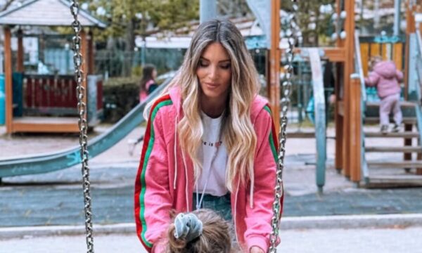 Αθηνά Οικονομάκου: Οι στιγμές παιχνιδιού με τα παιδιά της, Μάξιμο και Σιέννα σε φωτογραφίες