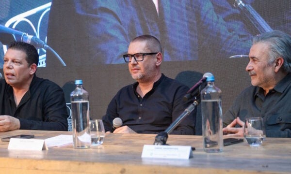 «Άξιος εστί»: Τιμή και μνήμη στον Γρηγόρη Μπιθικώτση με καλλιτέχνες και δημοσιογράφους