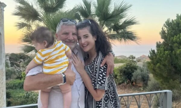 Γιώργος Πατούλης – Νάνσυ Κοιλού: Οι πρώτες στιγμές χαλάρωσης με τον τετράμηνο γιο τους
