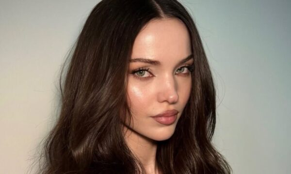 PDA hair: Η γοητευτική, ατημέλητη πλευρά του hairstyling