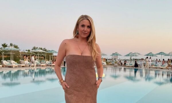 Φωτεινή Πετρογιάννη: Η αρχική ανάρτηση από τη βάφτιση του γιου της στην Τήνο – «Ευτυχία»