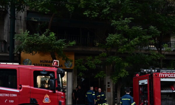 Πέτρος Φιλιππίδης: Η ώρα που οι φλόγες κατακλύζουν το μπαλκόνι του σπιτιού του