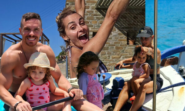 Βασιλική Μιλλούση – Λευτέρης Πετρούνιας: Ευχάριστες οικογενειακές στιγμές με τις κόρες τους – Φωτογραφίες