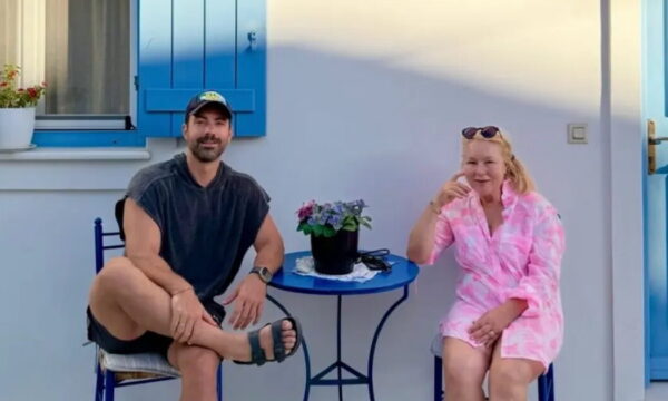 Σάκης Τανιμανίδης: Η μητέρα του στην Πάρο και η εικόνα με τον Γιώργο Μαυρίδη