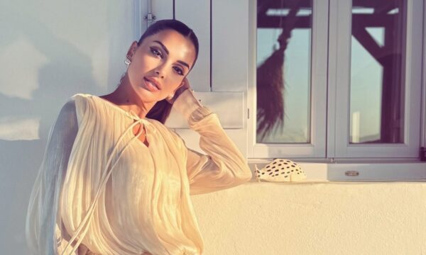 Σταματίνα Τσιμτσιλή: Μαγεία με διαφάνειες και ρομαντική αύρα!