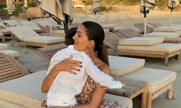 Σταματίνα Τσιμτσιλή: Μαζί με τον επτάχρονο γιο της, Γιάννη, στις διακοπές τους στην Πάρο