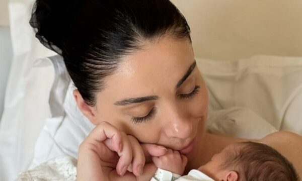 Βαλέρια Χοψονίδου: Η πρώτη φωτογραφία με τον νεογέννητο γιο της – «Περάσαμε δυσκολίες αλλά τα καταφέραμε»