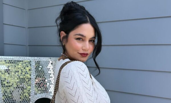 Vanessa Hudgens αποκαλύπτει την εγκυμοσύνη της με το πιο εντυπωσιακό μανικιούρ