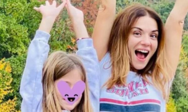 Βάσω Λασκαράκη: Αποχωρίστηκε για πρώτη φορά την κόρη της – Το συγκινητικό μήνυμα για τη 12χρονη κόρη της