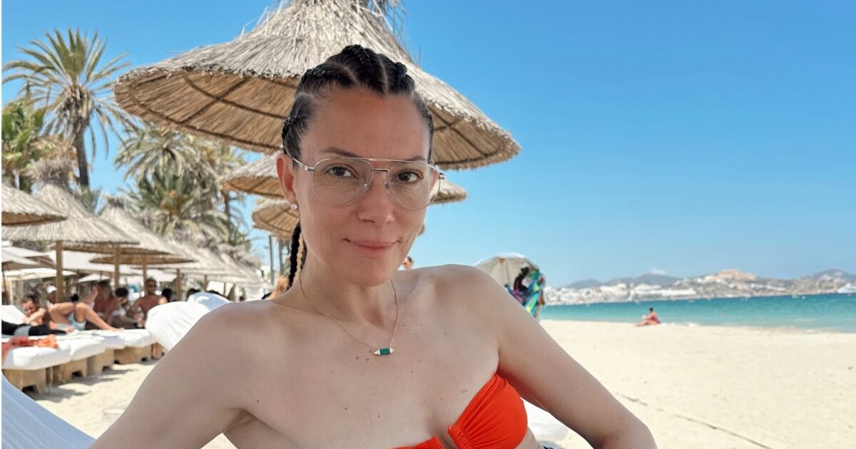 Βίκυ Καγιά: Το φωτογραφικό λεύκωμα από την απόδρασή της στην Ίμπιζα