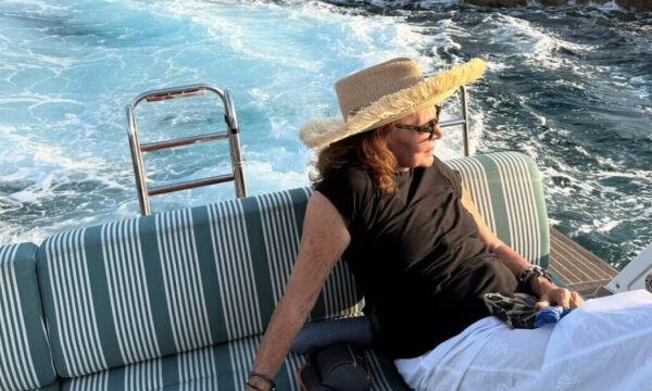 Η Diane von Furstenberg απόλαυσε το Αιγαίο με τον Μάθιου Μακ Κόναχι
