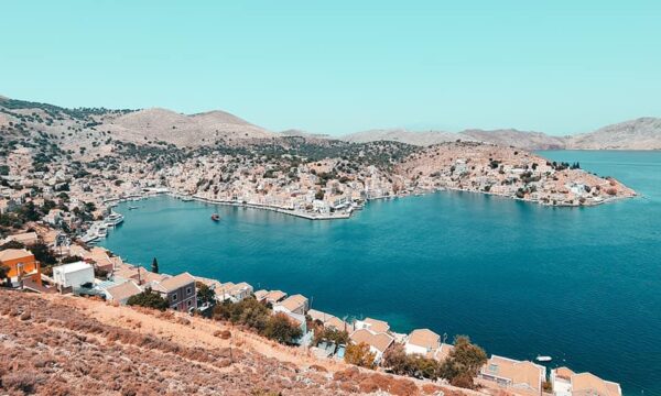 Ο δήμαρχος Σύμης προτείνει εισιτήριο για ημερήσιους τουρίστες