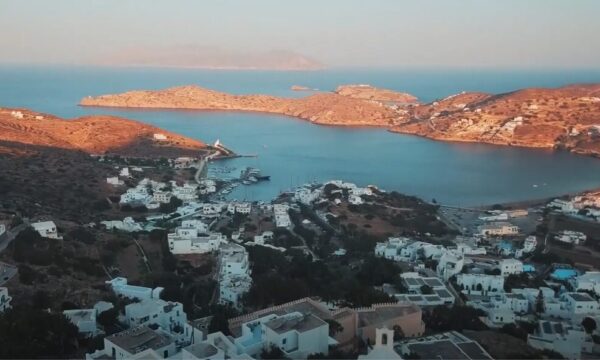 Το ελληνικό νησί που τα ξένα ΜΜΕ αποκαλούν την «αποκάλυψη» του φετινού καλοκαιριού