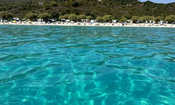 Χαλκιδική, δεύτερο πόδι: Οι 10 παραλίες που αξίζει να επισκεφθείς φέτος το καλοκαίρι