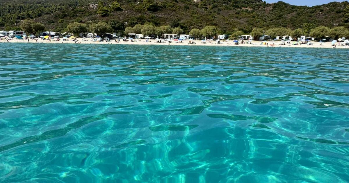 Χαλκιδική, δεύτερο πόδι: Οι 10 παραλίες που αξίζει να επισκεφθείς φέτος το καλοκαίρι