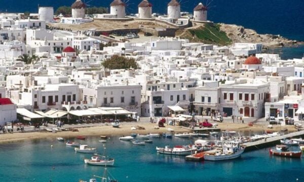 Αυτό το ελληνικό νησί αναδείχθηκε κορυφαίο στα διεθνή ταξιδιωτικά βραβεία