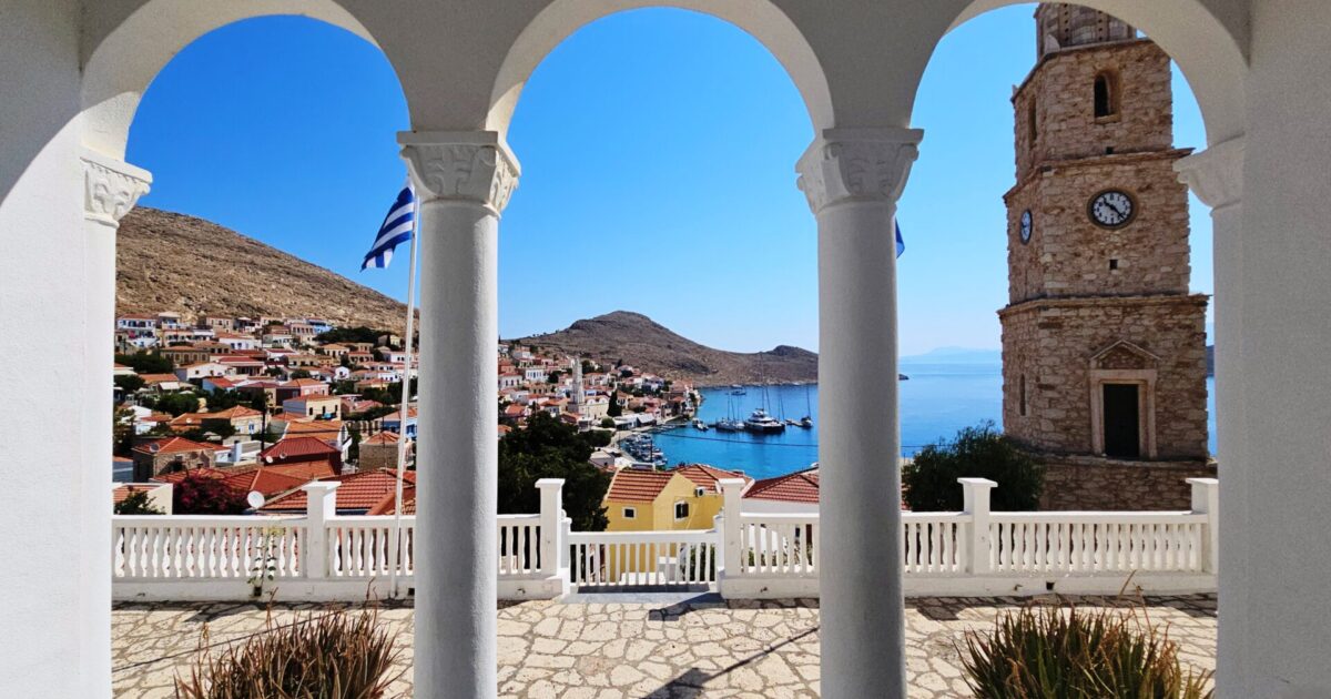 Η μαγεία της Χάλκης με το εντυπωσιακό κροκοδειλάκι στο Κάστρο της
