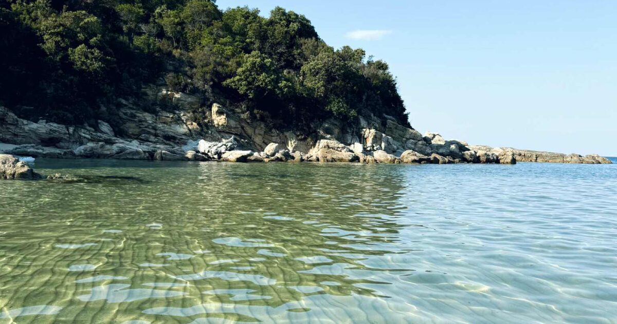 Χαλκιδική, τρίτο πόδι: Οι 10 παραλίες που αξίζει να εξερευνήσεις φέτος το καλοκαίρι