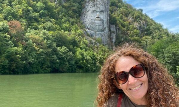 Η γενναία κωφή που επισκέφθηκε 89 χώρες: «Ονειρεύομαι και παρακινώ»