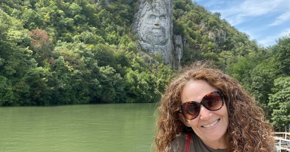 Η γενναία κωφή που επισκέφθηκε 89 χώρες: «Ονειρεύομαι και παρακινώ»