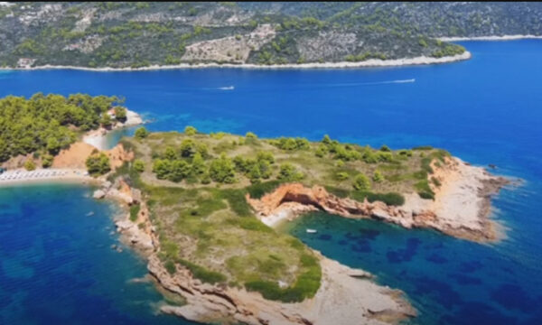 Αυτό το ελληνικό νησί λατρεύουν οι Ιταλοί για οικονομικές διακοπές