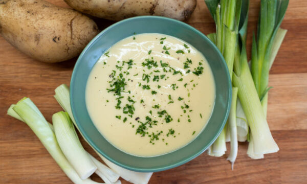 Vichyssoise (κρεμώδης σούπα πατάτας και πράσου)