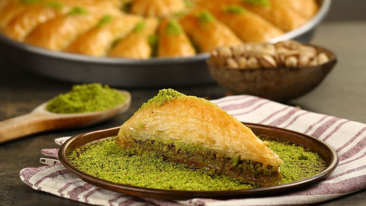 Μπακλαβάς με αιγινήτικο φιστίκι