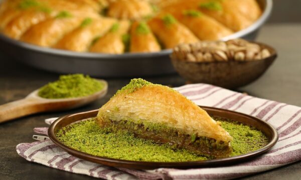 Μπακλαβάς με αιγινήτικο φιστίκι