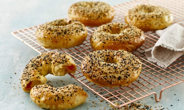 Bagel με τσένταρ τυρί