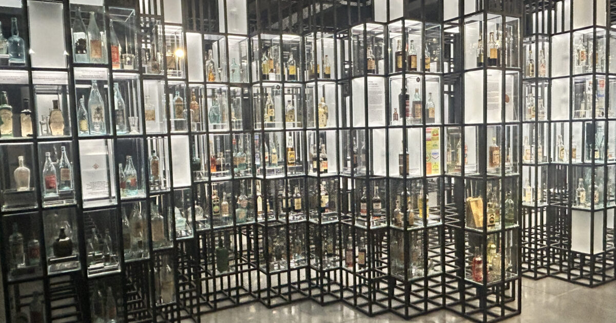 ΕΙΚΟΝΕΣ: Εξερευνήσαμε το μοναδικό μουσείο βότκας στην Ευρώπη