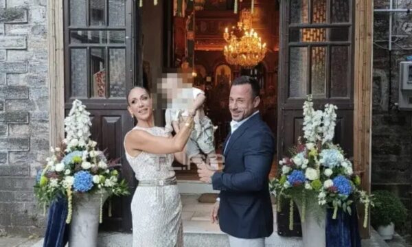 Ανθή Βούλγαρη – Κώστας Κωνσταντινίδης: Ακολούθησαν το έθιμο τρεις μέρες μετά τη βάφτιση του γιου τους