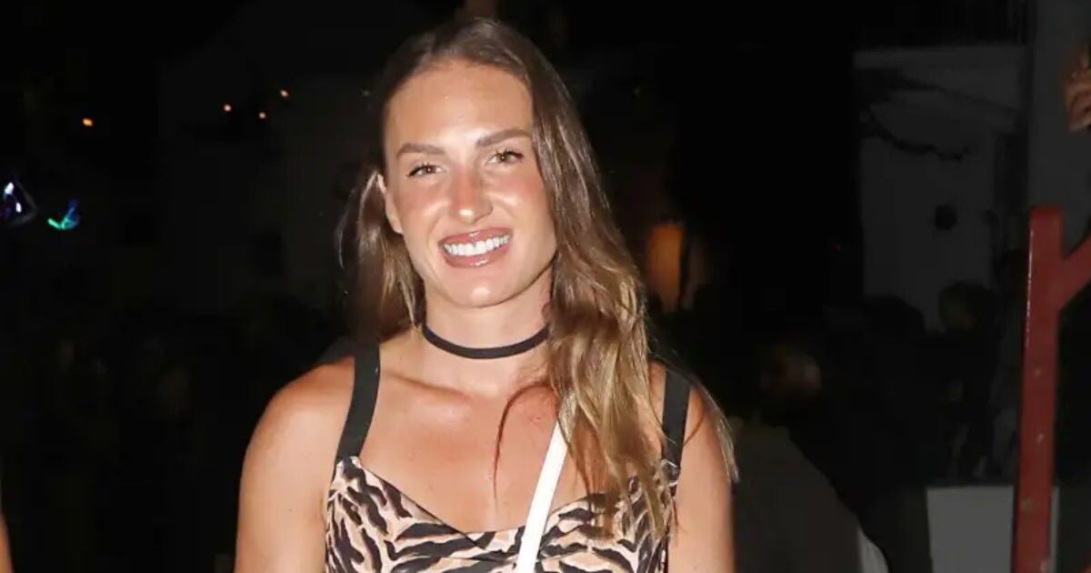 Κατερίνα Δαλάκα: Ξέγνοιαστη περιήγηση στα δρομάκια της Μυκόνου – Εικόνες