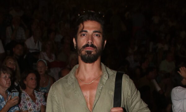 Στη Χίο ο Δημήτρης Γκοτσόπουλος: «Διασχίσαμε σχεδόν τις φλόγες» – Η ανάρτηση για τις φωτιές