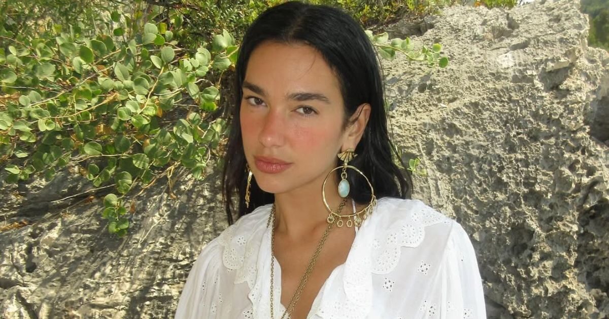 Dua Lipa: Εντυπωσίασε με τολμηρό rainbow μανικιούρ στο πάρτι γενεθλίων της