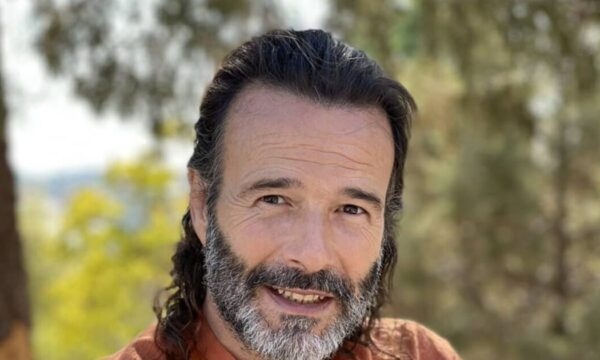 Θανάσης Ευθυμιάδης: Επιστρέφει στο θέατρο – «Ένας σημαντικός σκοπός μου είναι να διασκεδάζω το κοινό»