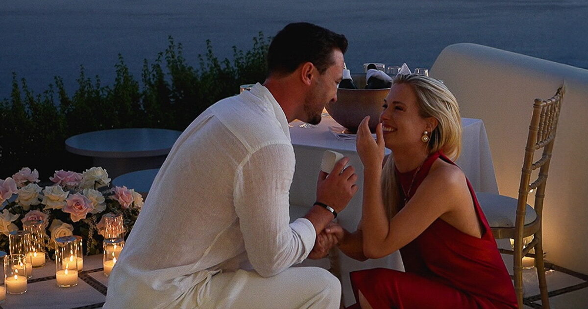 Ελίζα Σπένσερ: Η ανιψιά της πριγκίπισσας Νταϊάνα αρραβωνιάστηκε στη Σαντορίνη