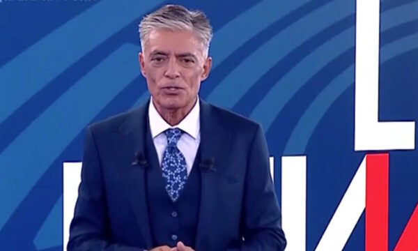Ο Νίκος Ευαγγελάτος ξεκίνησε το Live News στο Mega – «Σας νοσταλγήσαμε πολύ»