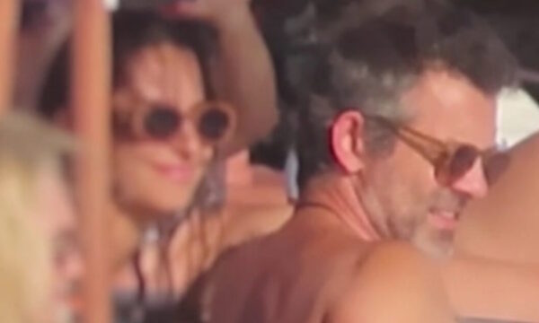 Φίλιππος Μιχόπουλος – Κωνσταντίνα Ευρυπίδου: Βίντεο από τις ανέμελες στιγμές τους σε ακτή της Μυκόνου
