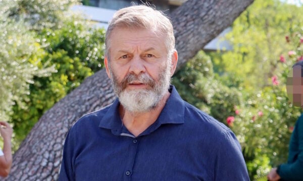 Ο Απόστολος Γκλέτσος επισκέφθηκε για πρώτη φορά τη Μύκονο – Η αναθέρμανση με την παλιά αγαπημένη του και η νέα επένδυση