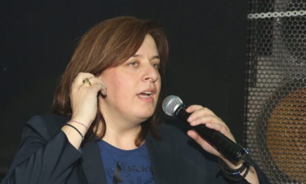 Γωγώ Τσαμπά: Χαμός σε πανηγύρι με ξύλο – Έκκληση από τη σκηνή να ηρεμήσουν