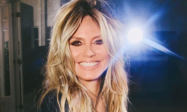 Η Heidi Klum δείχνει πως το χαλαρό beach hairstyle είναι ιδανικό και για επίσημες εμφανίσεις