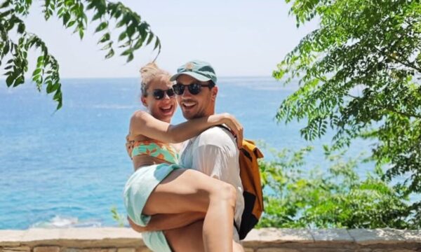 Ηλιάνα Μαυρομάτη – Στάθης Κοίκας: Φρέσκες εικόνες από τις καλοκαιρινές τους στιγμές στην Ικαρία