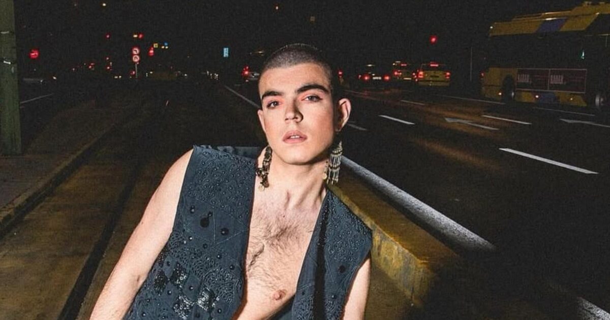 Jo Dennys: Το queer μοντέλο διαγνώστηκε με σεξουαλικώς μεταδιδόμενο νόσημα – «Είμαι το πρώτο επίσημο κρούσμα στην Ελλάδα»