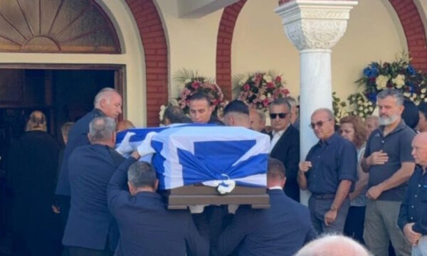 Απόστολος Βεσυρόπουλος: Μεγάλη συμμετοχή στην κηδεία του – Παρευρέθηκε ο Κυριάκος Μητσοτάκης