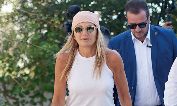 Μαρέβα Μητσοτάκη: Η κομψή minimal εμφάνιση με boho πινελιές στα Χανιά
