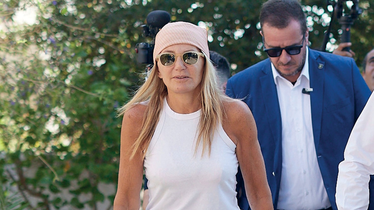 Μαρέβα Μητσοτάκη: Η κομψή minimal εμφάνιση με boho πινελιές στα Χανιά